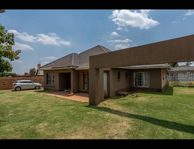 3 BEDROOM HOUSE FOR SALE IN ROBERTSHAM